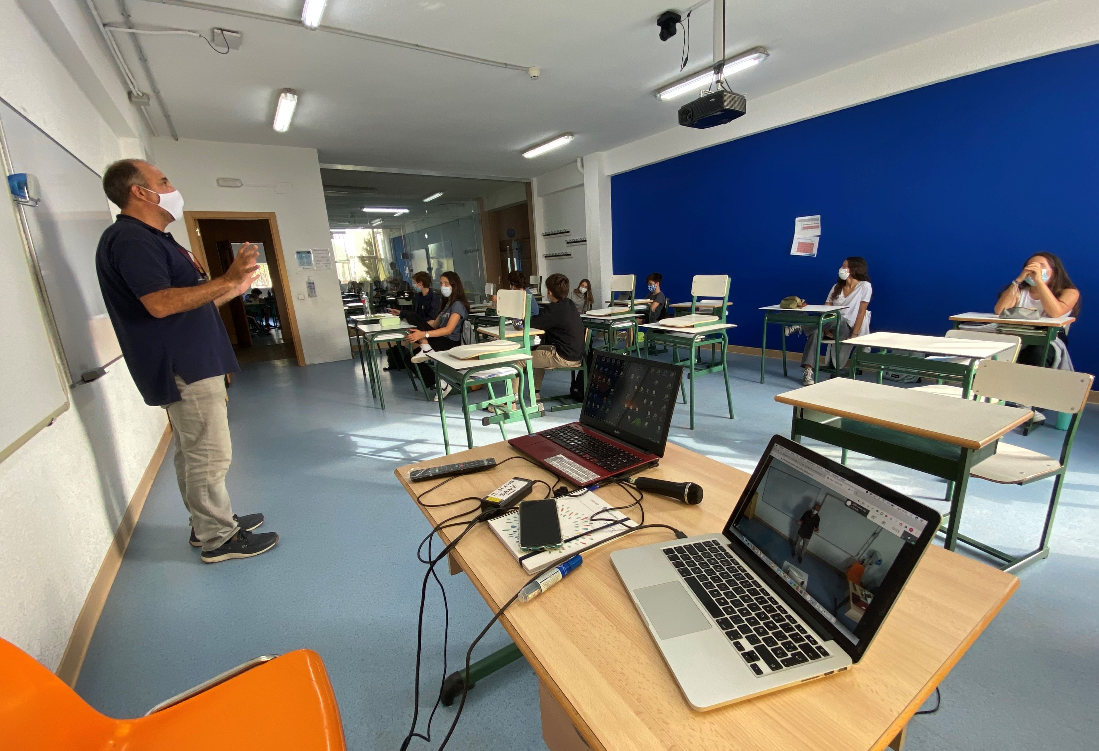 Imagen Post Colegio Base, a la vanguardia educativa con aulas híbridas